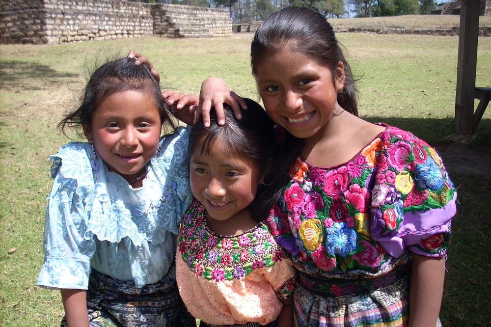 40. Girls in Iximché